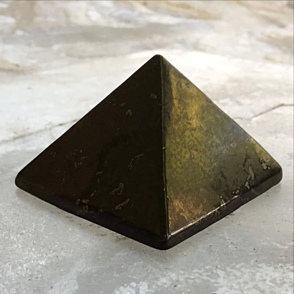 shungite pyramid - new earth gifts